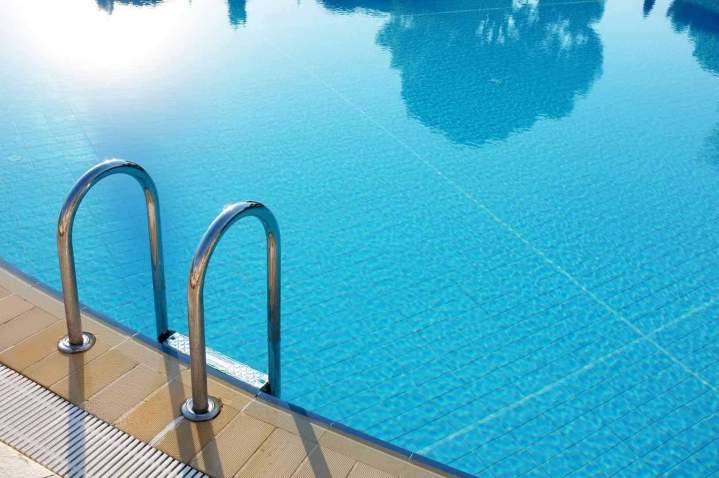 Swimming Pool Preparation for the Season in Laval
