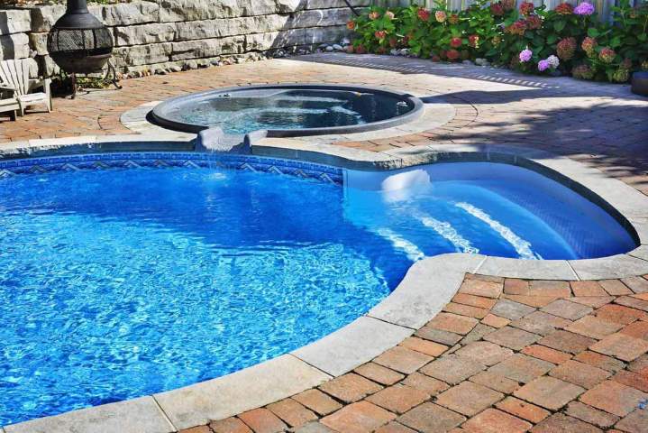 Swimming Pool Winter Opening in Laval