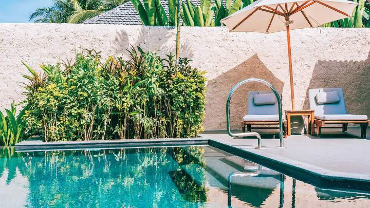 Maintained Swimming Pool in Laval