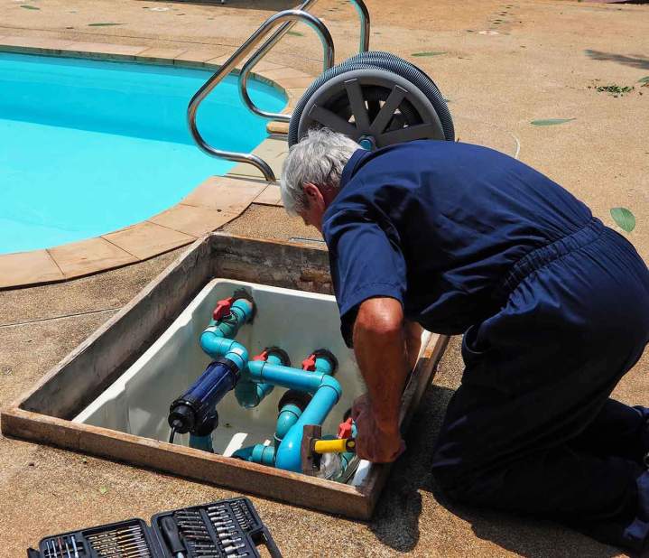 Swimming Pool Equipment Repair in Laval